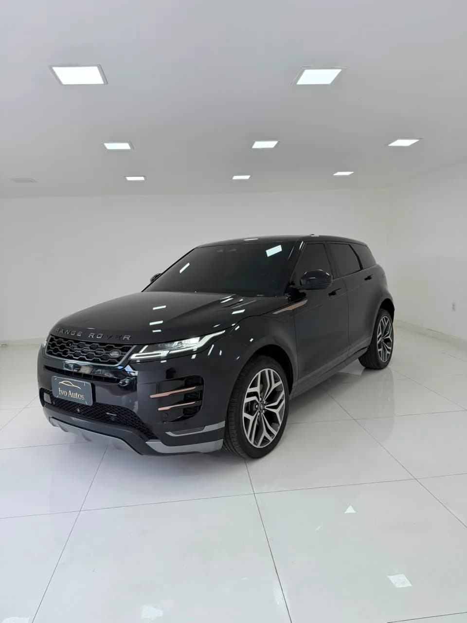 Range Rover Evoque no showroom da Ivo Autos
